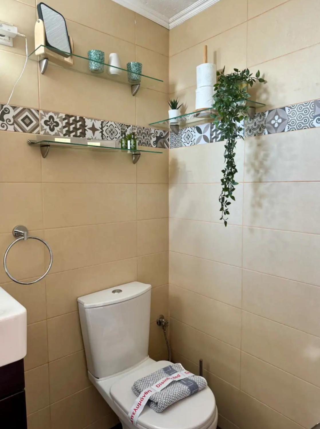 Rooftop Mini Suite-roof Deck-sunbeds-city View Apartment Thessaloniki