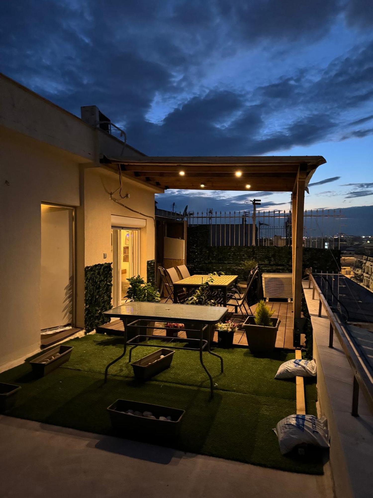 Apartment Rooftop Mini Suite-roof Deck-sunbeds-city View *